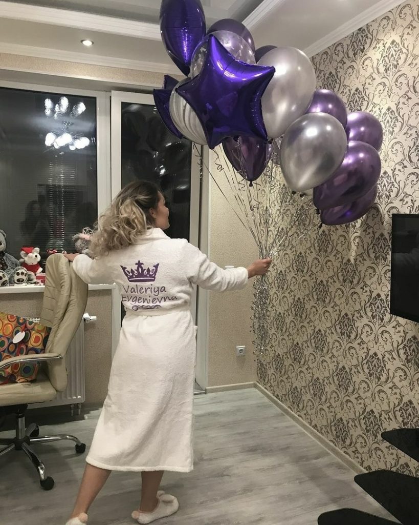 Женский халат без капюшона категории «Стандарт» с именной вышивкой (Белый)